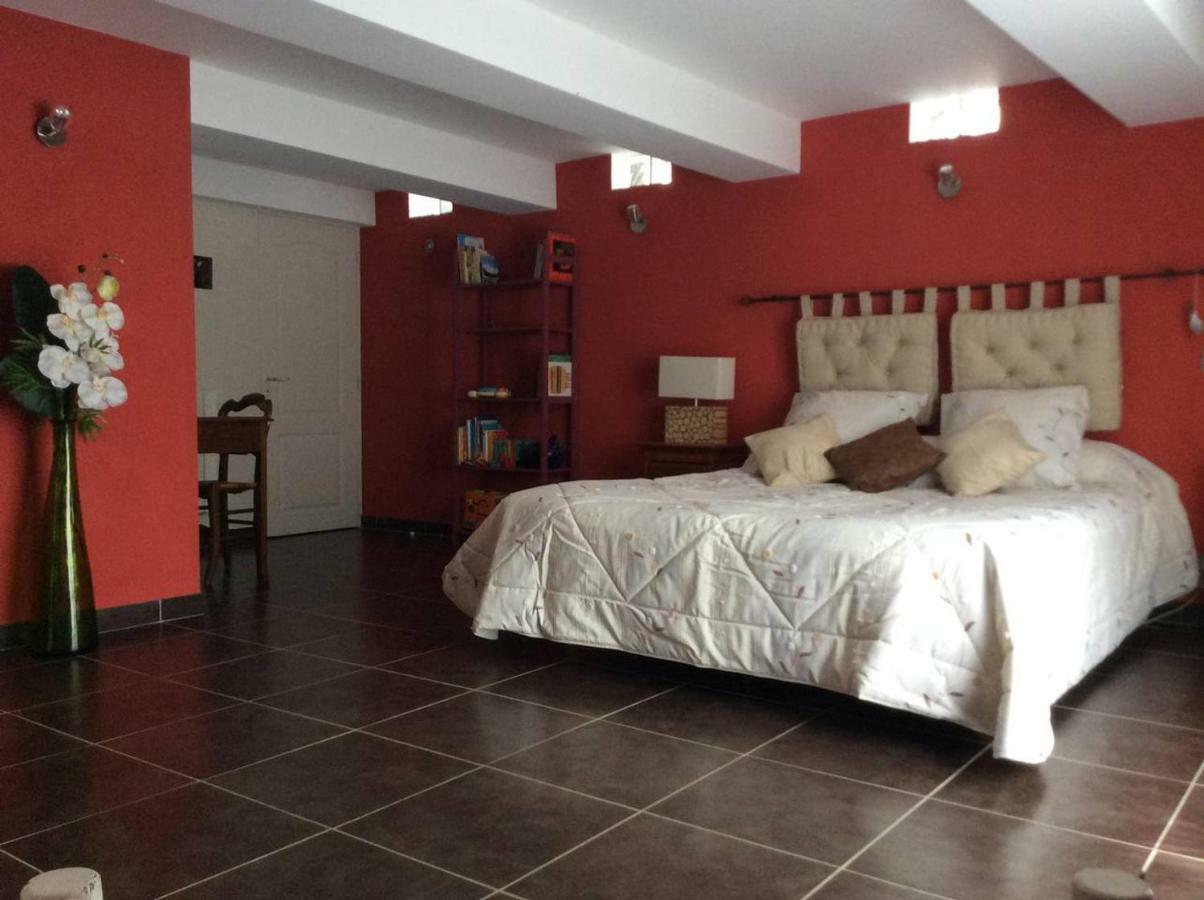 Clot De Felines Chambre Spacieuse Hotel Entrevaux Kültér fotó