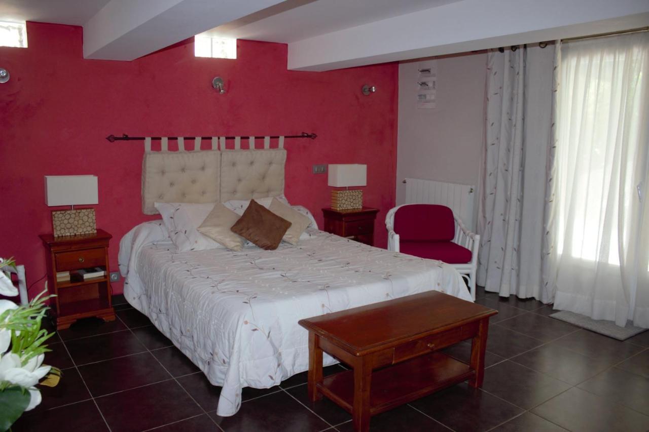 Clot De Felines Chambre Spacieuse Hotel Entrevaux Kültér fotó