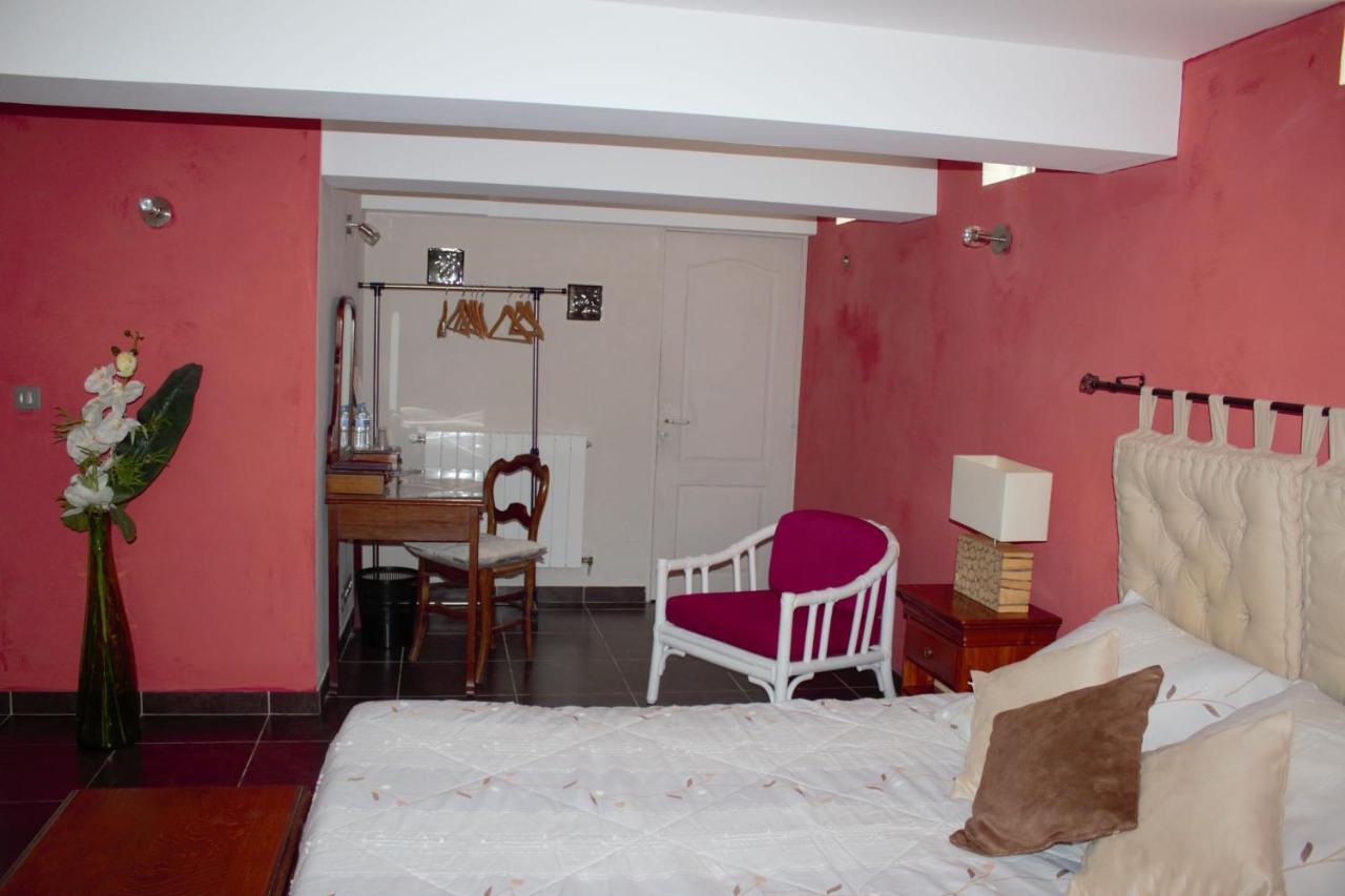 Clot De Felines Chambre Spacieuse Hotel Entrevaux Kültér fotó